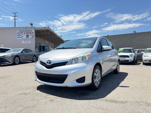Used 2012 Toyota Yaris 4-Door Hatchback FWD image 2