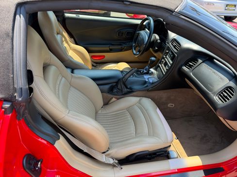 Used 1999 Chevrolet Corvette Convertible RWD image 23