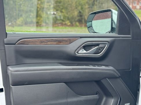 Used 2022 Chevrolet Suburban Premier image 9