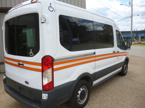 Used 2015 Ford Transit 250 130 Medium Roof RWD image 5