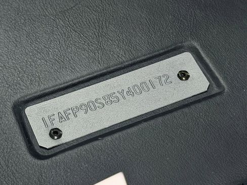 Used 2005 Ford GT RWD image 18