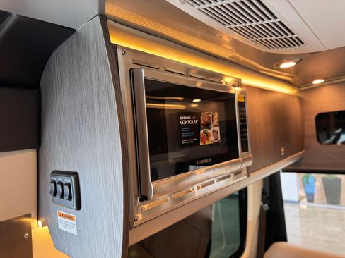 Used 2024 Mercedes-Benz Sprinter 2500 image 16