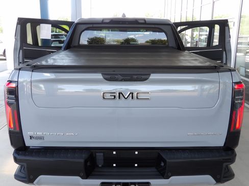 Used 2024 GMC Sierra EV Denali AWD/4WD image 19
