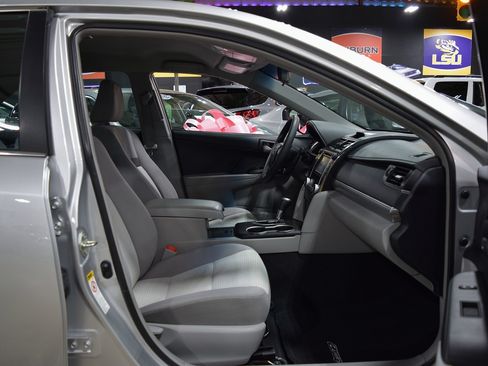 Used 2013 Toyota Camry LE image 20