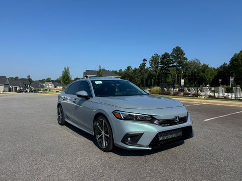 Used 2024 Honda Civic Touring Sedan image 2