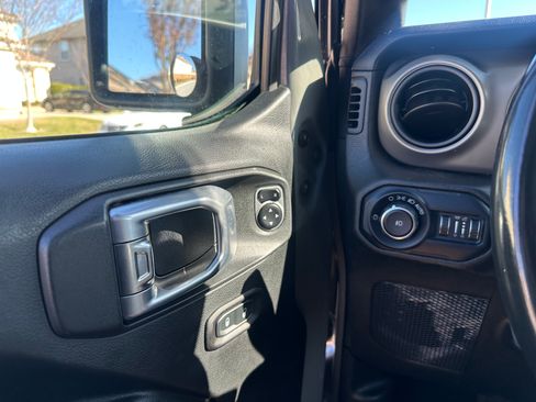 Used 2018 Jeep Wrangler Unlimited Sport S image 15