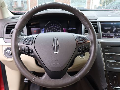 Used 2015 Lincoln MKS Elite image 22