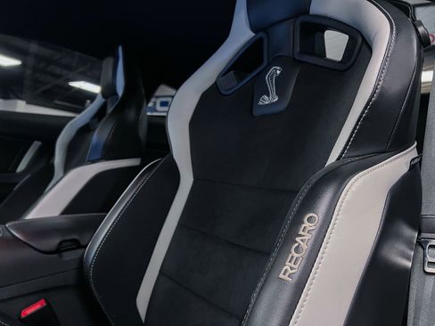 Used 2021 Ford Mustang Shelby GT500 w/ Carbon Fiber Track Pack image 23