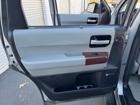 Used 2012 Toyota Sequoia Platinum image 21