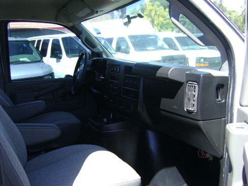 Used 2017 GMC Savana 2500 image 10