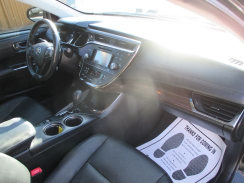 Used 2013 Toyota Avalon XLE Premium image 3