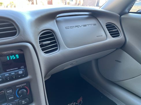 Used 2003 Chevrolet Corvette image 23