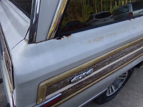 Used 1988 Jeep Grand Wagoneer image 11