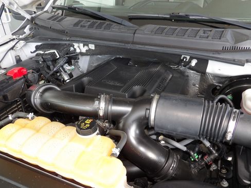 Used 2017 Ford F150 XLT image 15