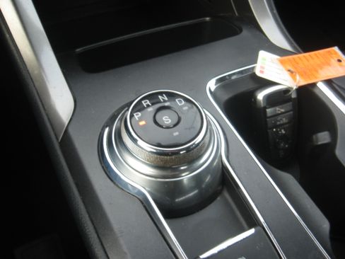 Used 2017 Ford Fusion SE image 12