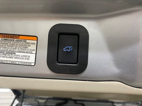 Used 2017 Toyota Sienna XLE Minivan FWD image 25