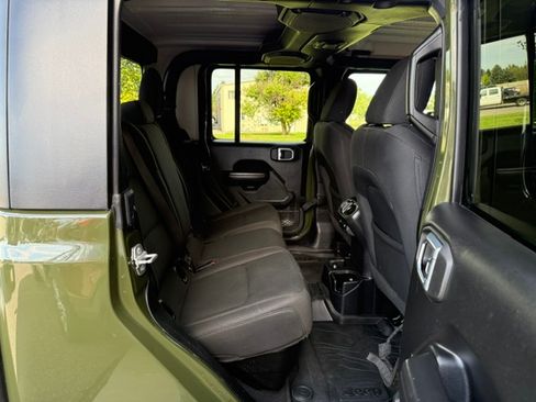 Used 2021 Jeep Gladiator Willys AWD/4WD image 19