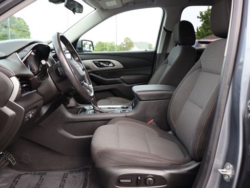 Used 2020 Chevrolet Traverse LT image 10