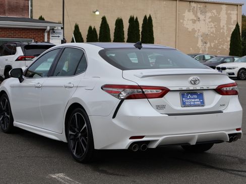 Used 2018 Toyota Camry XSE image 6
