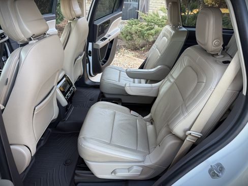 Used 2020 Lincoln Aviator Reserve image 19