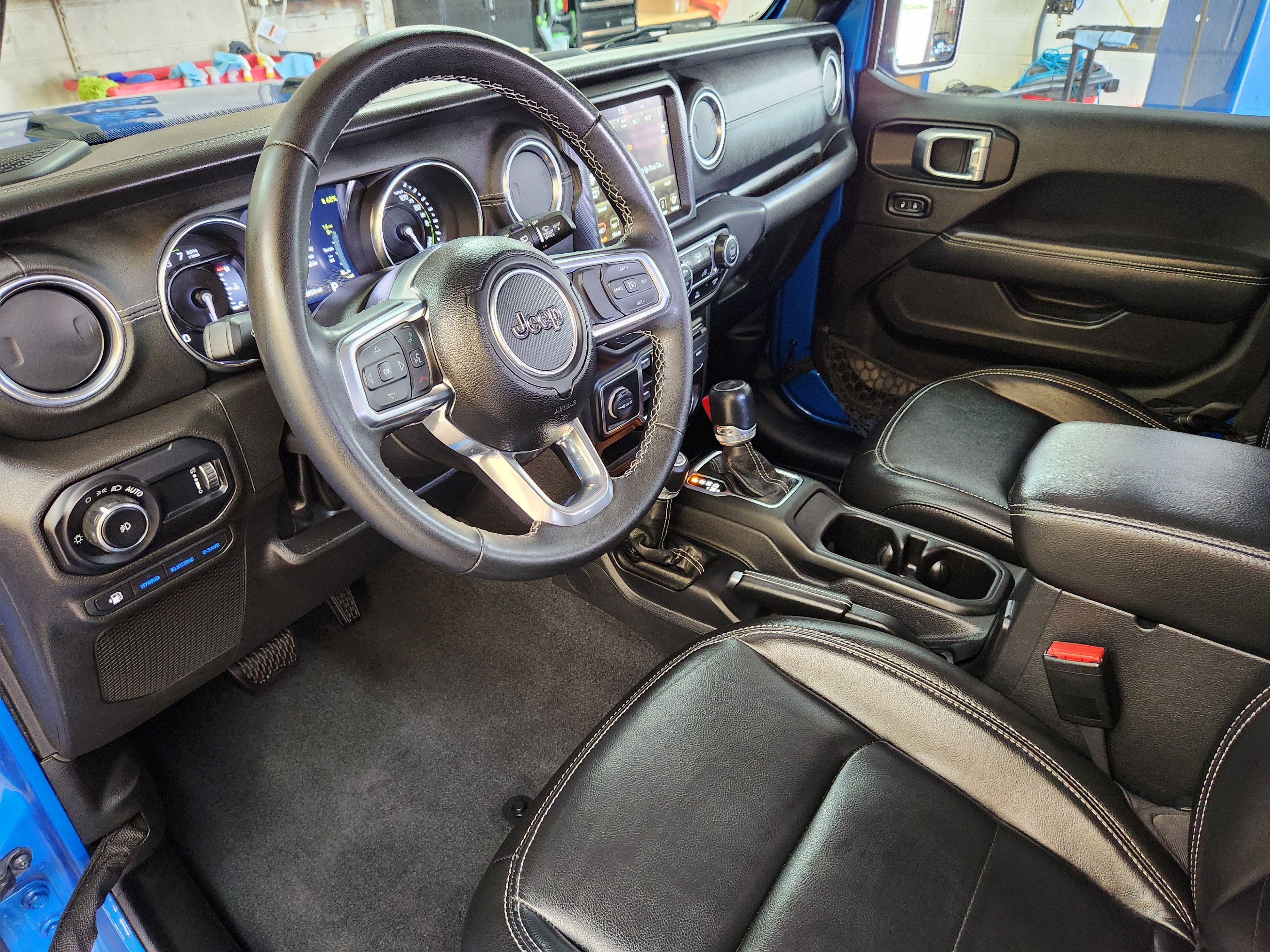 Used 2023 Jeep Wrangler 4WD Unlimited Sahara 4xe image 18