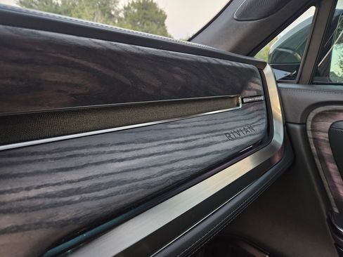 Used 2022 Rivian R1T Launch Edition image 12