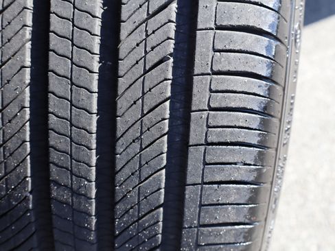 Used 2025 Tesla Model Y Performance image 33