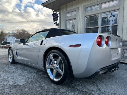 Used 2007 Chevrolet Corvette w/ 3LT image 3