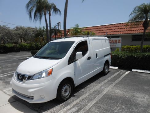 Used 2018 Nissan NV200 S FWD image 1