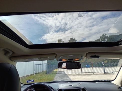 Used 2017 Jeep Cherokee Limited image 6