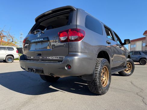 Used 2018 Toyota Sequoia TRD Sport image 5