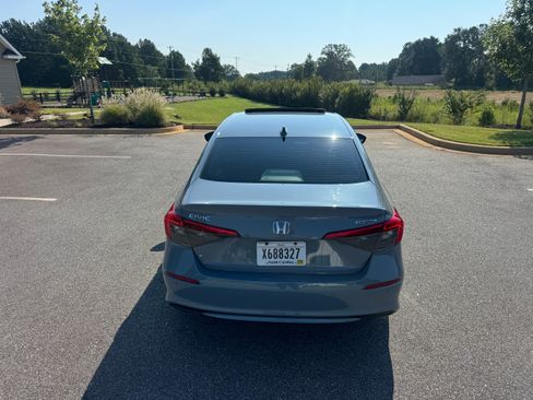 Used 2024 Honda Civic Touring Sedan image 8