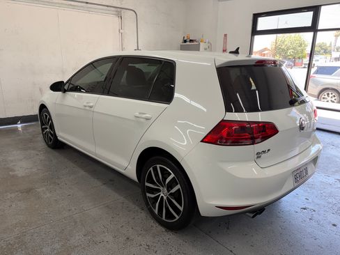 Used 2016 Volkswagen Golf 4-Door FWD image 8