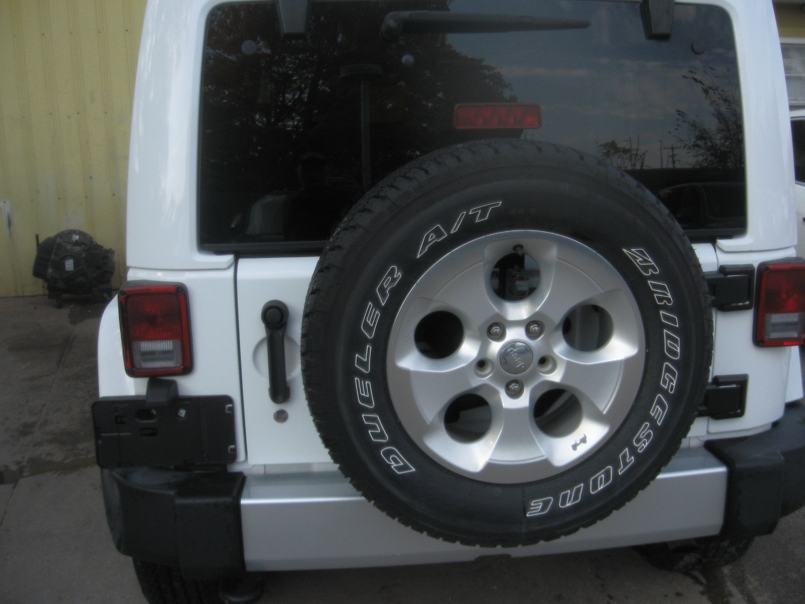 Used 2015 Jeep Wrangler 4WD Unlimited Sahara image 5
