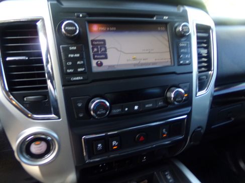 Used 2017 Nissan Titan XD 2WD Crew Cab SV image 13