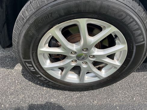 Used 2017 Jeep Cherokee Sport AWD/4WD image 24