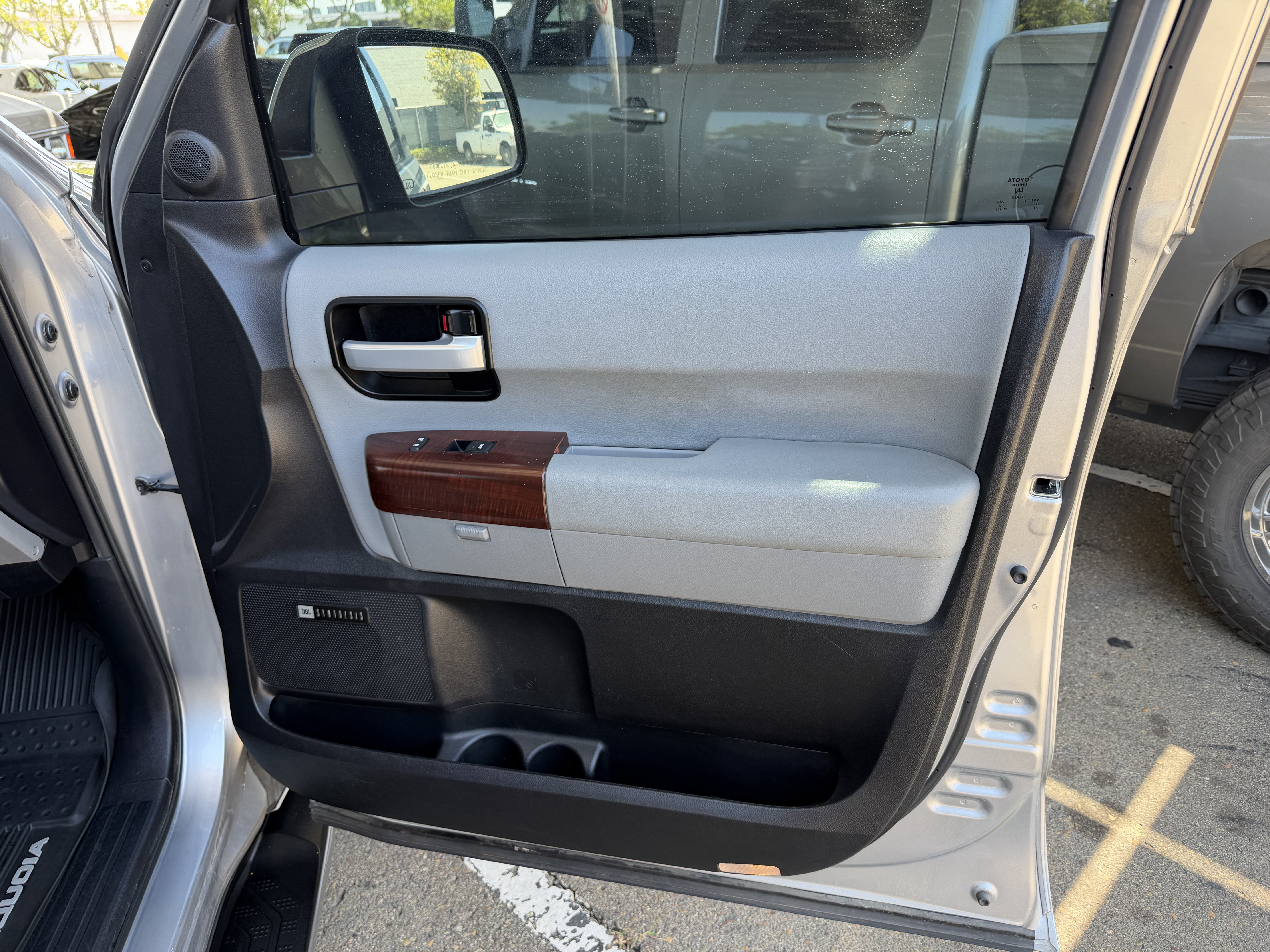 Used 2013 Toyota Sequoia Platinum AWD/4WD image 28