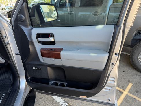 Used 2013 Toyota Sequoia 4WD Platinum image 28