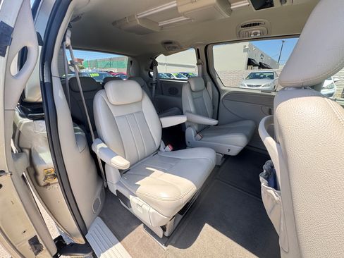 Used 2005 Dodge Grand Caravan SXT FWD image 16
