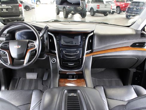 Used 2019 Cadillac Escalade Premium Luxury image 4