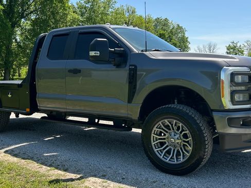 Used 2023 Ford F350 AWD/4WD image 8