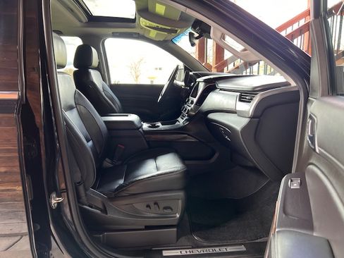 Used 2020 Chevrolet Suburban LT image 23