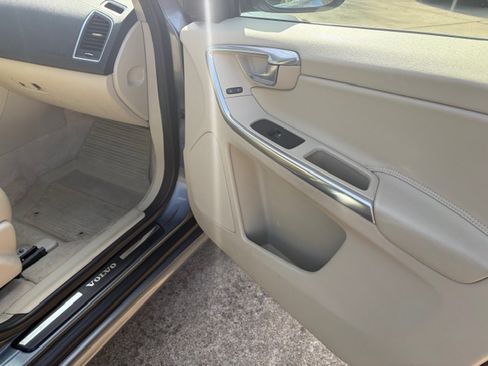Used 2016 Volvo XC60 T5 Premier image 12