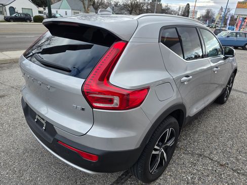 Used 2024 Volvo XC40 B5 Core image 6