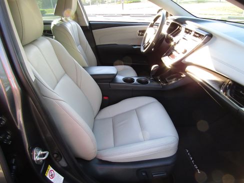 Used 2016 Toyota Avalon XLE Premium image 12