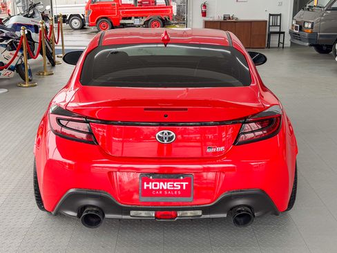 Used 2022 Toyota GR86 Premium image 5