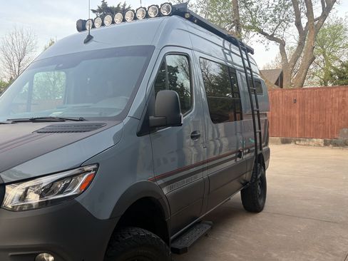 Used 2023 Mercedes-Benz Sprinter 2500 image 2