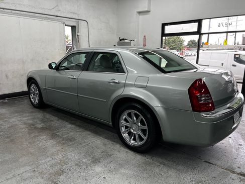 Used 2005 Chrysler 300 C image 4