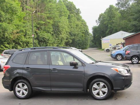 Used 2016 Subaru Forester 2.5i Premium AWD/4WD image 12