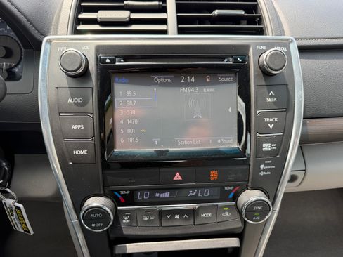 Used 2015 Toyota Camry XLE FWD image 9